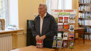Михаил Коробов представил книгу о выдающихся людях Воскресенска